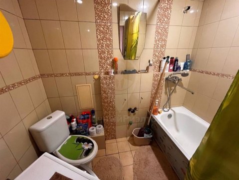2-к квартира, 4/5 эт., 60м²