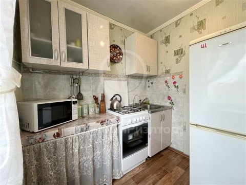 3-к квартира, 5/5 эт., 63м²