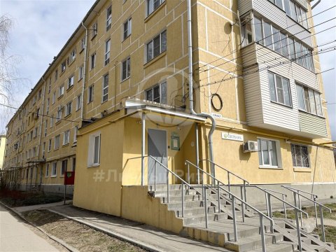 3-к квартира, 5/5 эт., 63м²